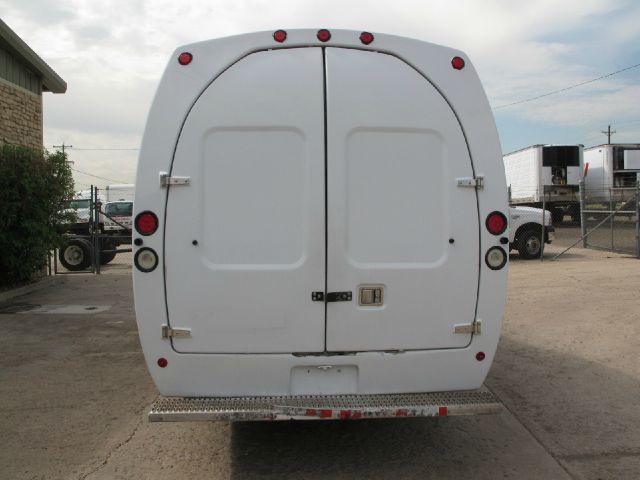 Ford Econoline 2004 photo 3