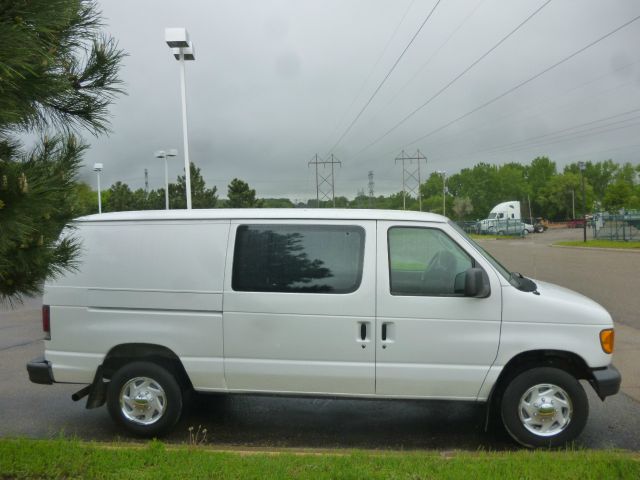 Ford Econoline 2004 photo 1