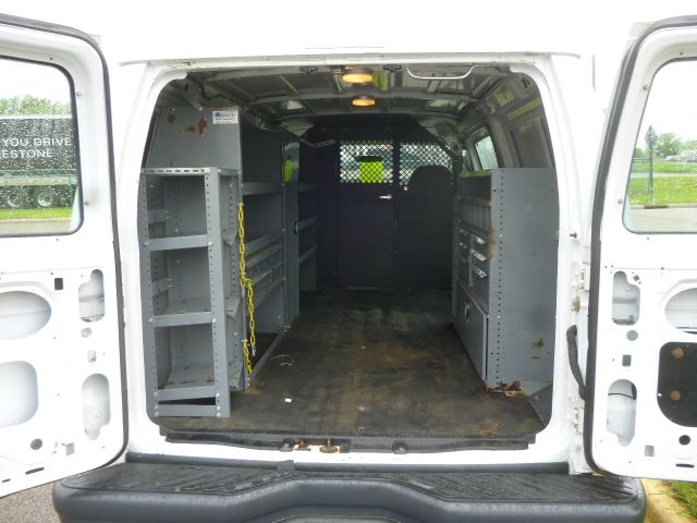 Ford Econoline 2004 photo 12