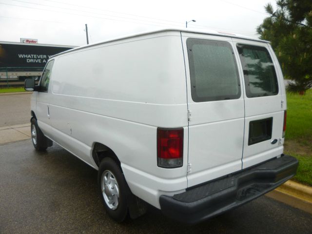 Ford Econoline 2004 photo 9