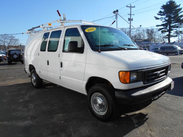 Ford Econoline 2004 photo 2