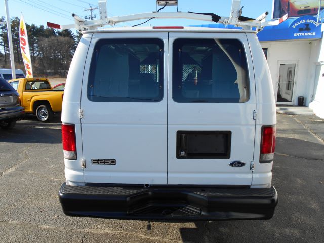 Ford Econoline 2004 photo 4