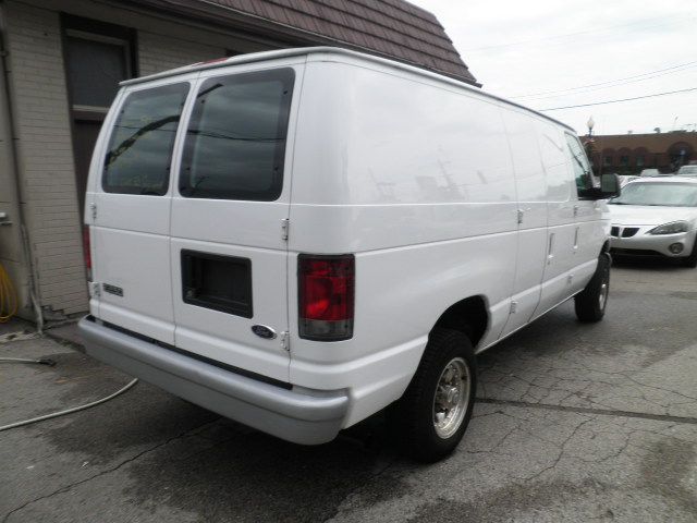 Ford Econoline 2004 photo 14