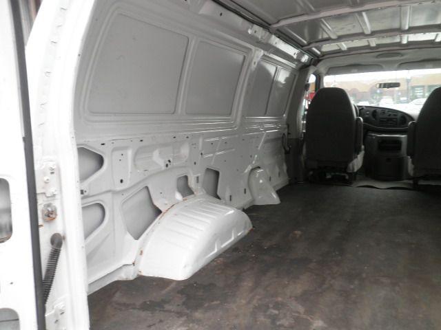 Ford Econoline 2004 photo 15