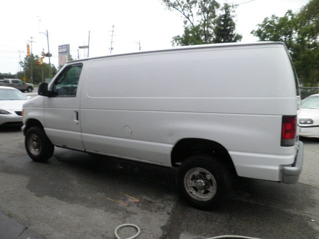 Ford Econoline 2004 photo 6