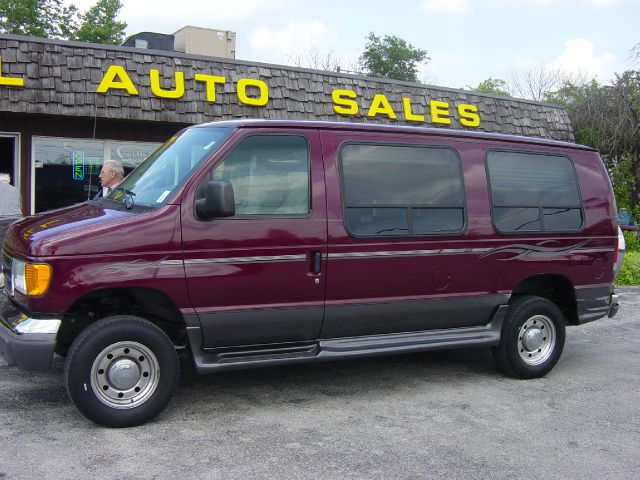 Ford Econoline 2004 photo 2