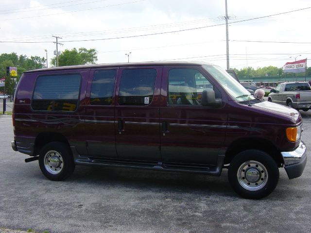 Ford Econoline 2004 photo 3