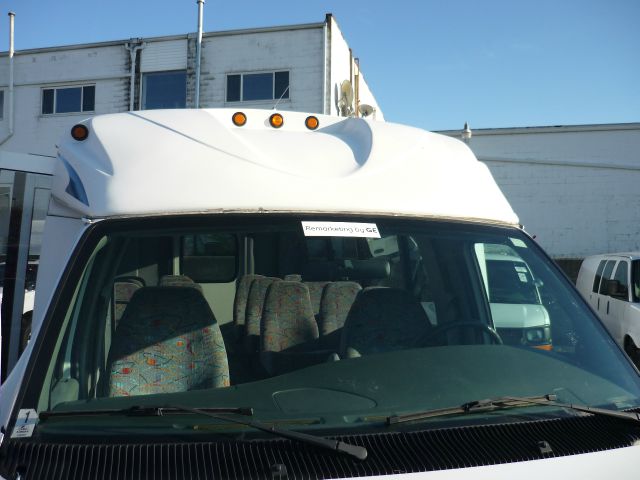 Ford Econoline 2004 photo 1