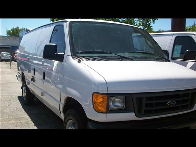 Ford Econoline 2004 photo 1