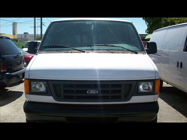 Ford Econoline 2004 photo 2