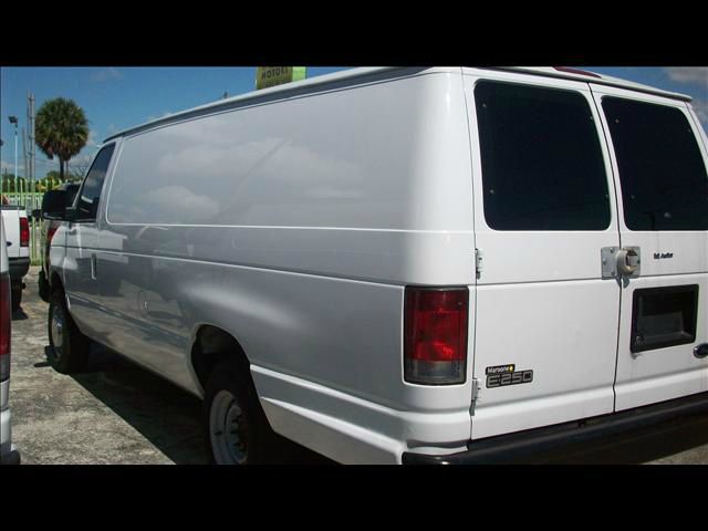 Ford Econoline 2004 photo 4