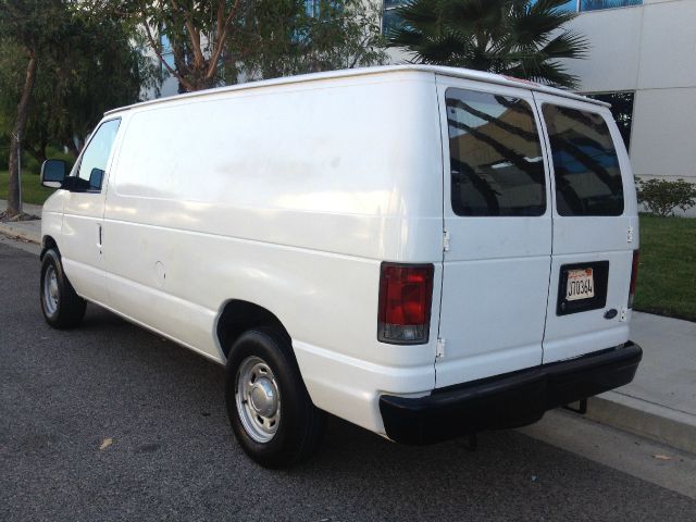 Ford Econoline 2004 photo 1