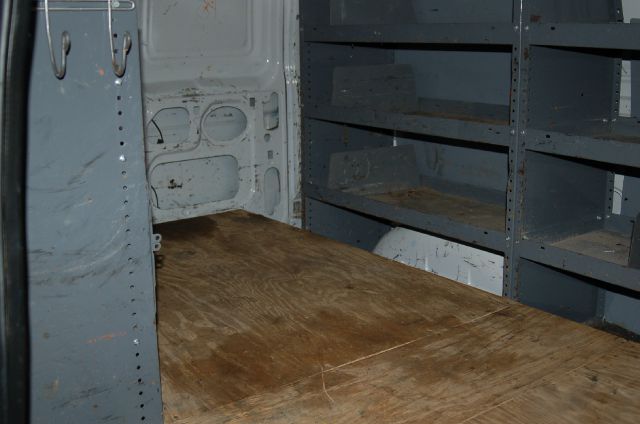 Ford Econoline 2004 photo 2