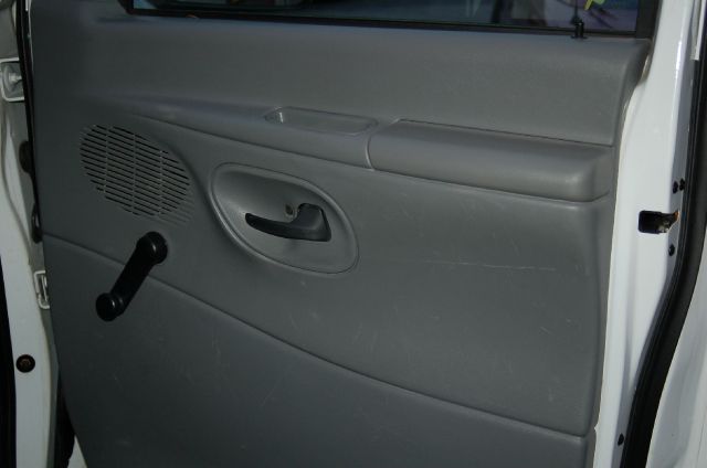 Ford Econoline 2004 photo 4