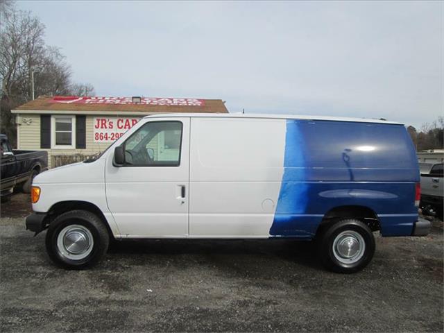 Ford Econoline 2004 photo 2