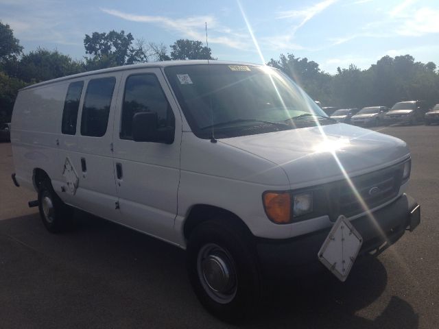 Ford Econoline 4dr 4WD SLE Commercial Passenger Van
