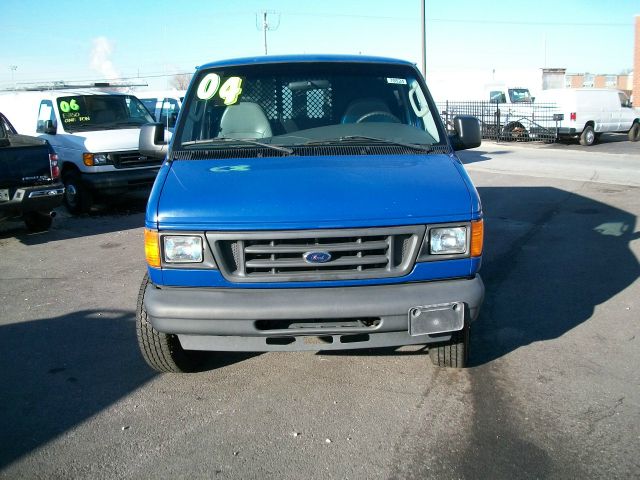 Ford Econoline 2004 photo 1