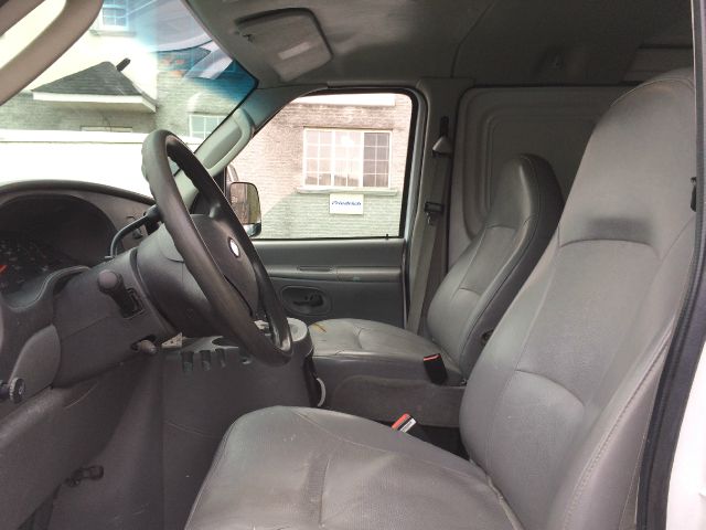 Ford Econoline 2004 photo 1