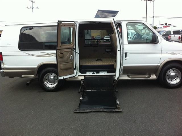 Ford Econoline 2005 photo 1