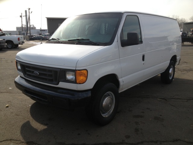 Ford Econoline 2005 photo 1