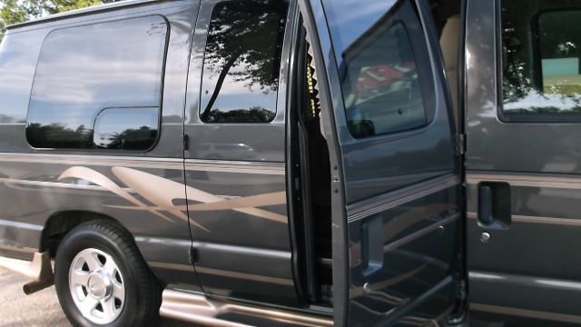 Ford Econoline SE Truck Passenger Van