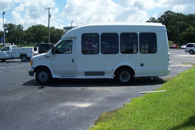 Ford Econoline 2005 photo 2