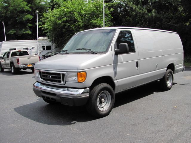 Ford Econoline 2005 photo 1