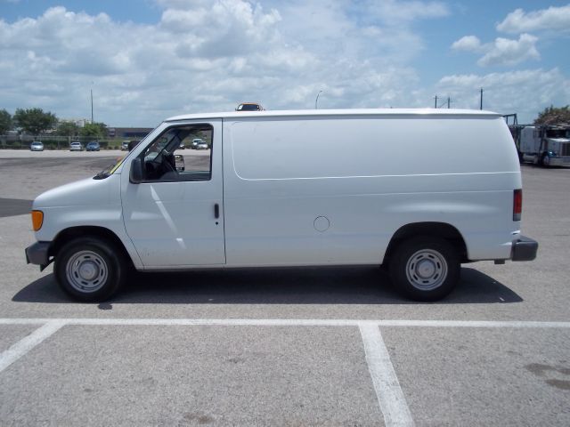 Ford Econoline SE Truck Passenger Van