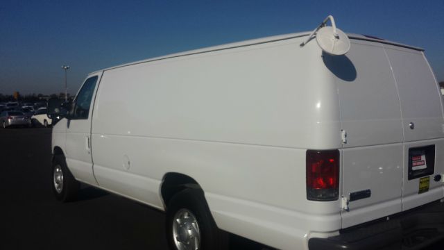 Ford Econoline 4dr 4WD SLE Commercial Cargo Van