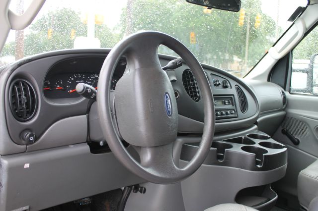Ford Econoline 2008 photo 1