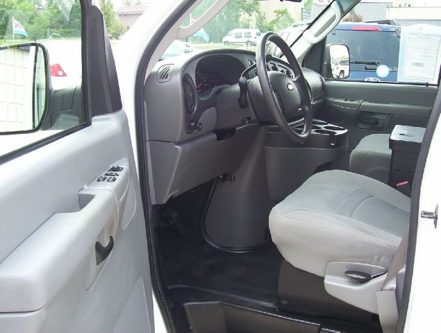 Ford Econoline SE Truck Passenger Van