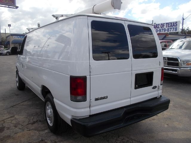 Ford Econoline SE Truck Passenger Van