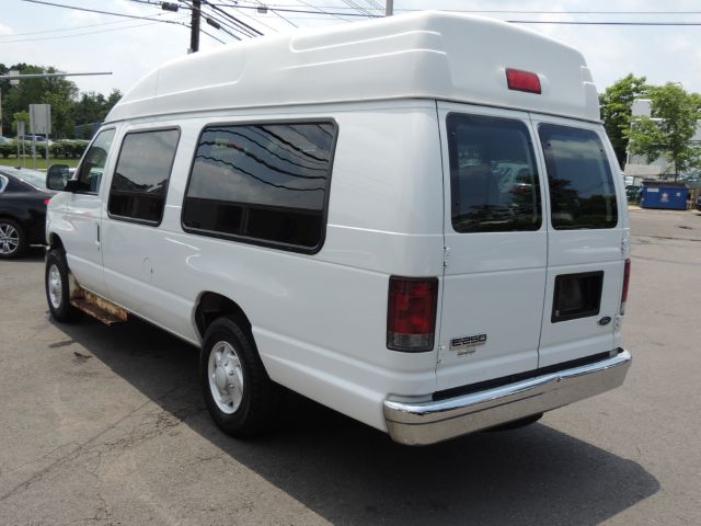 Ford Econoline Xe-v6-crew Cab-4x4-loaded Passenger Van