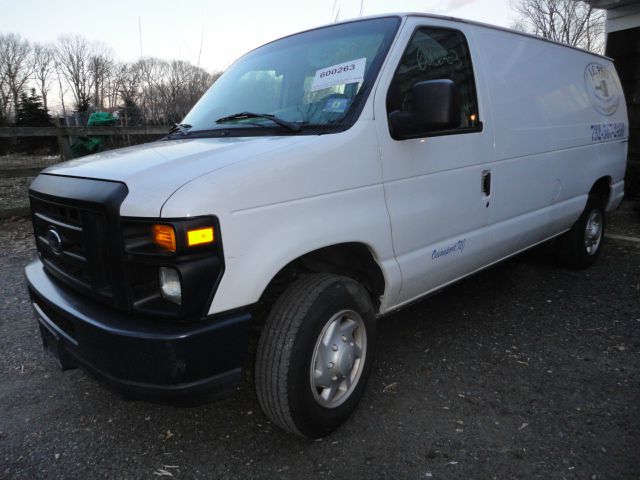 Ford Econoline SE Truck Passenger Van