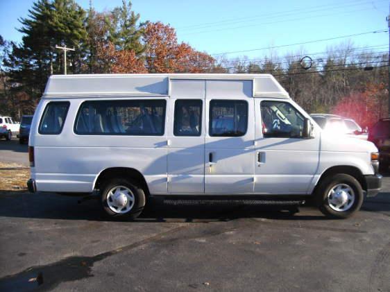 Ford Econoline Base Passenger Van