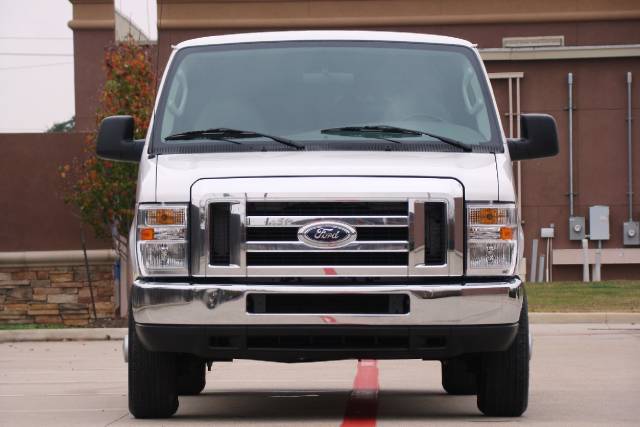 Ford Econoline 2008 photo 1