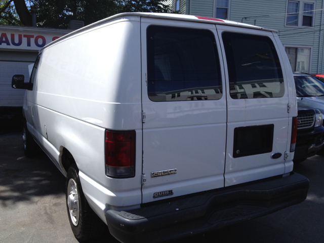 Ford Econoline SE Truck Passenger Van