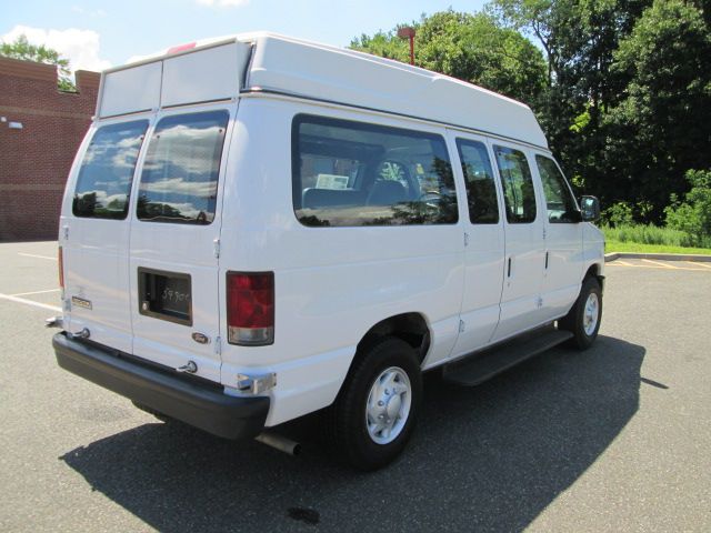 Ford Econoline 2008 photo 1