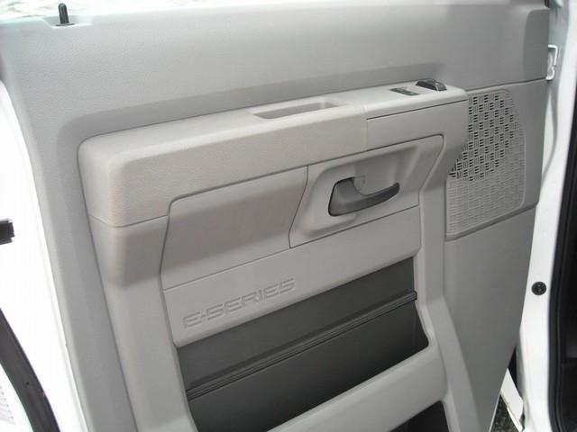 Ford Econoline 2009 photo 2