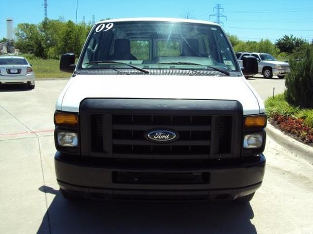 Ford Econoline 2009 photo 2