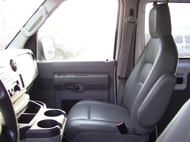 Ford Econoline 2009 photo 2