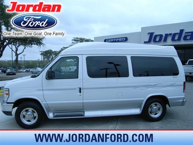 Ford Econoline 2009 photo 1