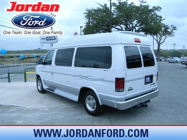 Ford Econoline 2009 photo 2
