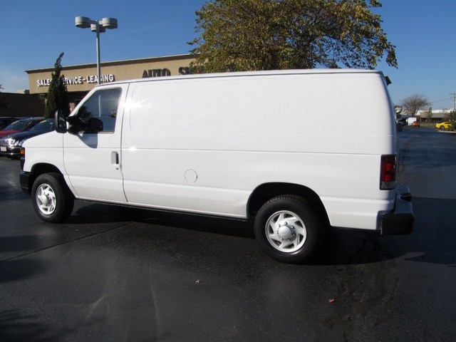 Ford Econoline 2009 photo 2