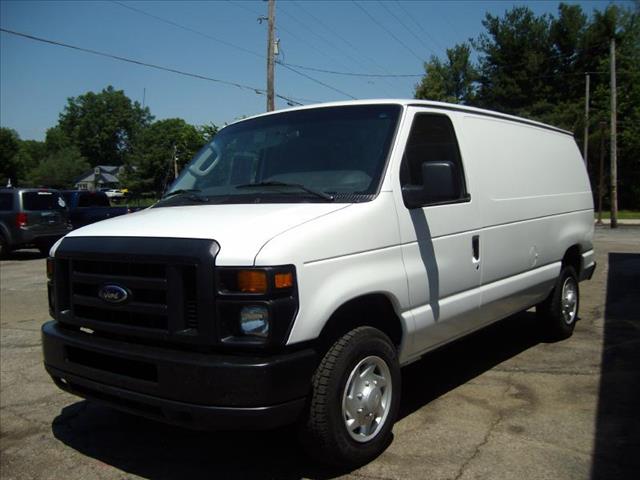 Ford Econoline SLE 4D Utility 4WD Passenger Van