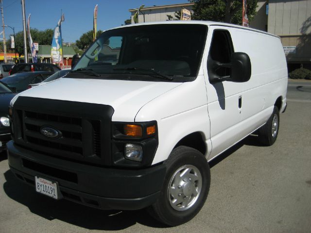 Ford Econoline 2010 photo 3