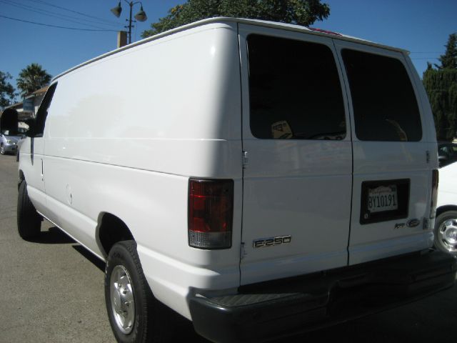 Ford Econoline 2010 photo 4