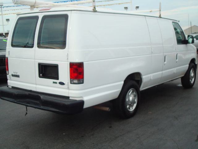 Ford Econoline 2010 photo 1