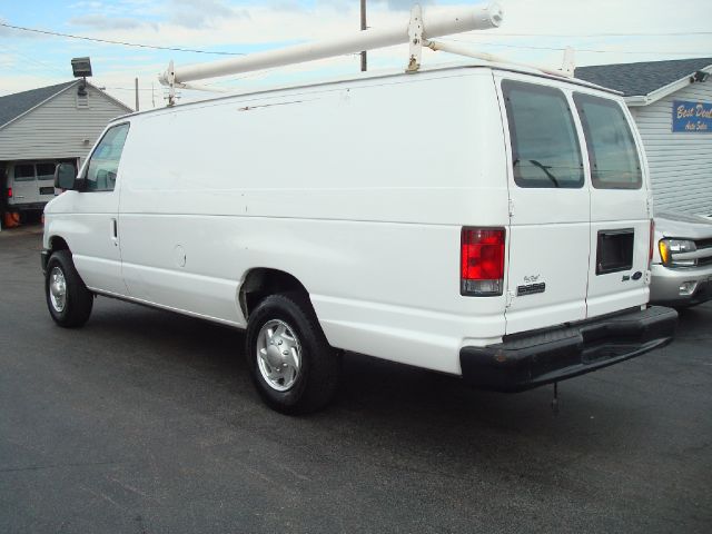 Ford Econoline 2010 photo 2