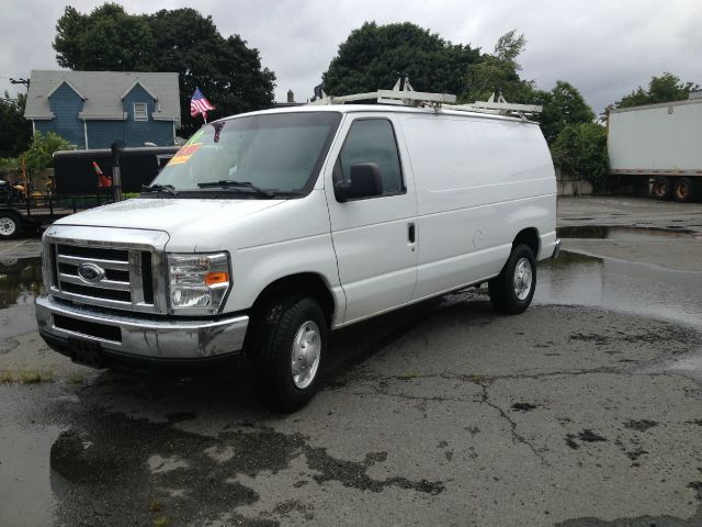 Ford Econoline 2010 photo 1